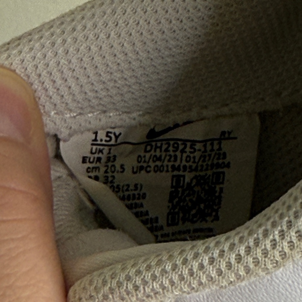 Nike: Kids White Force 1 LE Sneakers, Size 1.5 - Picture 9 of 10